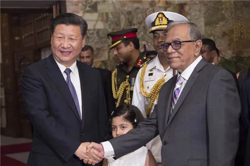 14日，国家主席习近平在达卡会见孟加拉国总统哈米德。