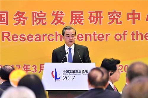 3月20日，外交部长王毅出席2017中国发展高层论坛年会并发表主旨演讲。