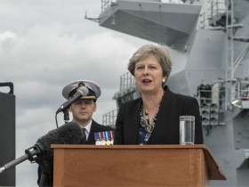 特雷莎·梅首相在伊丽莎白女王号航母抵达朴茨茅斯港后讲话