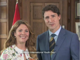 特鲁多总理夫妇2017年国际青年日视频致辞