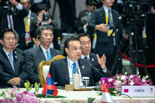 李克强出席第22次中国－东盟领导人会议