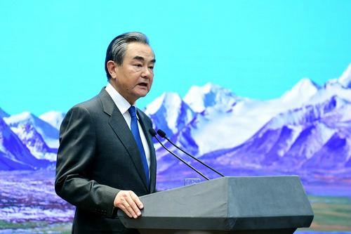 王毅出席外交部青海全球推介活动并发表讲话