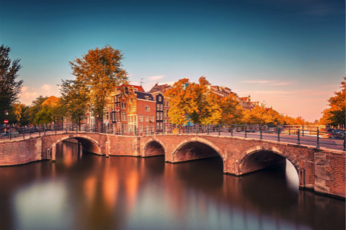 多多《阿姆斯特丹的河流》英语翻译