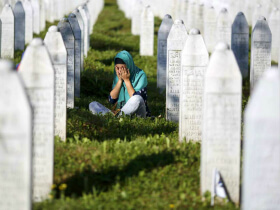 斯塔默2020年斯雷布雷尼察大屠杀25周年纪念致辞