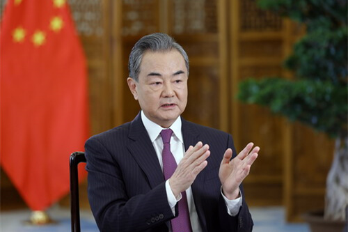 王毅就2021年国际形势和外交工作接受联合采访