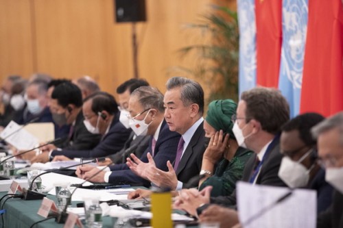 王毅主持全球发展倡议之友小组部长级会议