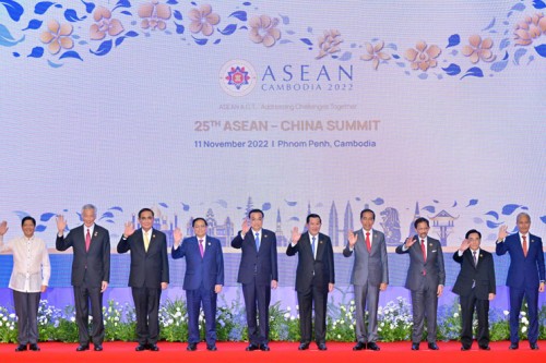 李克强出席第25次中国－东盟领导人会议并致辞