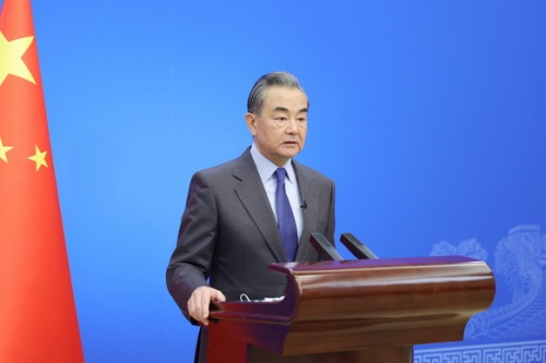 王毅出席2022年国际形势与中国外交研讨会并发表演讲