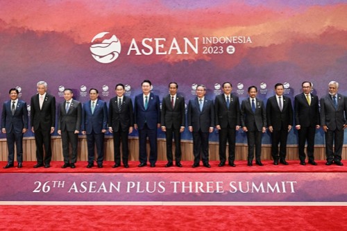 李强出席第26次东盟与中日韩领导人会议
