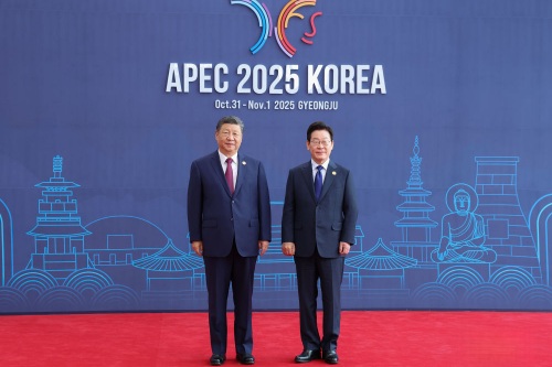 习近平向亚太经合组织工商领导人峰会发表书面演讲