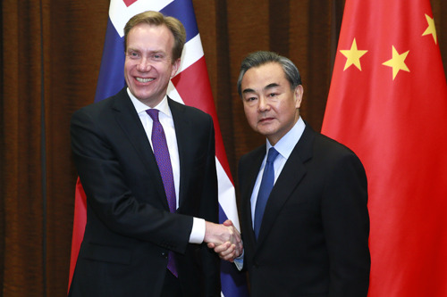 Foreign Minister Wang Yi Met His Norwegian Counterpart Brand in Beijing on December 19, 2016