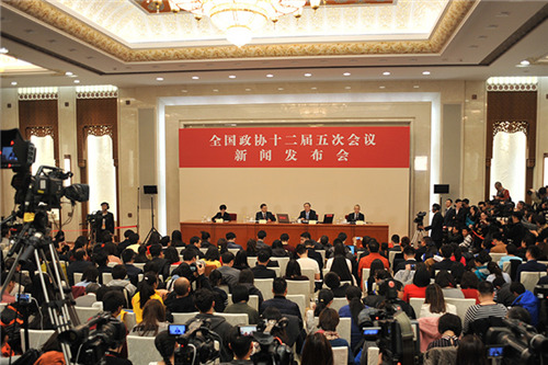 3月2日，全国政协十二届五次会议新闻发布会在北京人民大会堂举行。